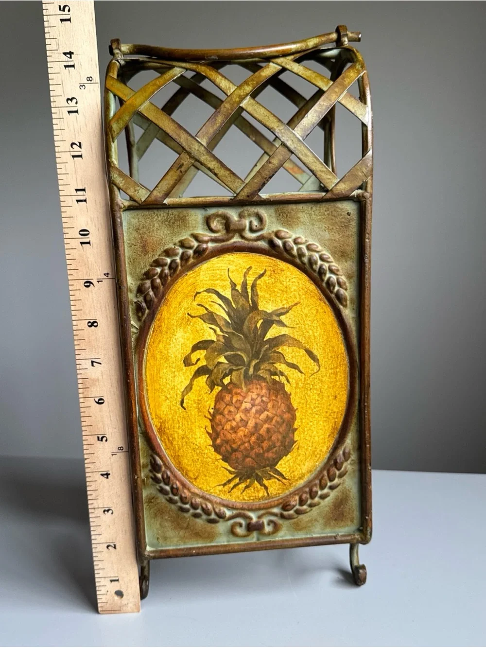 METAL TABLE TOP WINE 3 BOTTLE RACK HOLDER PINEAPPLE DECOR Theme Embossed Rustic